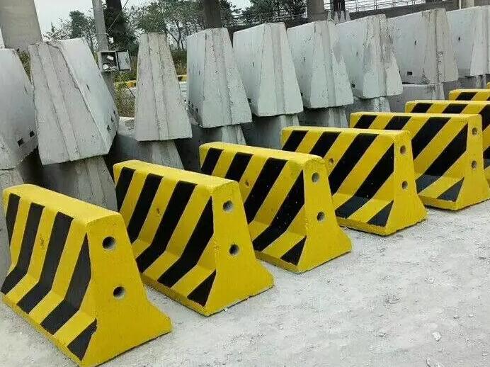 水泥隔离墩