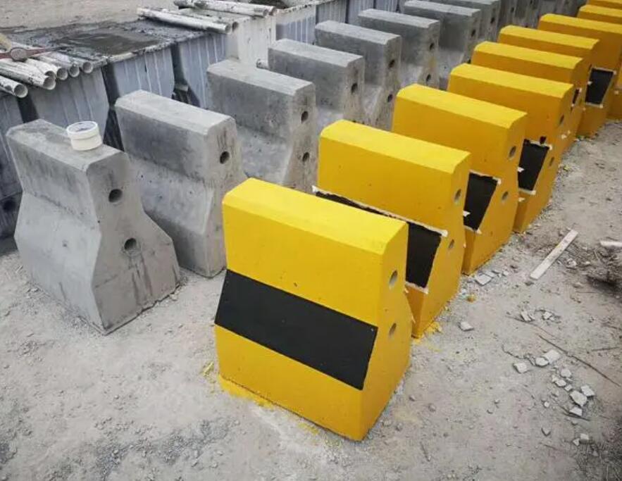 水泥隔离墩